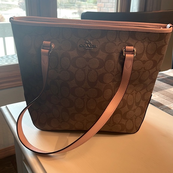 Coach Handbags - Coach monogram purse